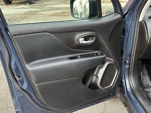 Certified 2023 Jeep Renegade Latitude image 11