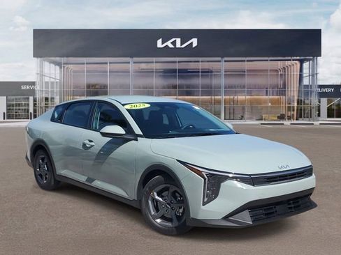 Certified 2025 Kia K4 LXS image 1