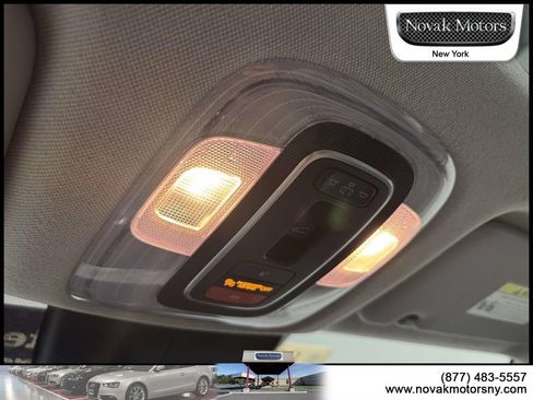 Used 2025 Hyundai Elantra Limited FWD image 23