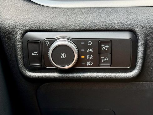 Certified 2023 Ford Explorer XLT w/ Equipment Group 202A AWD/4WD image 30