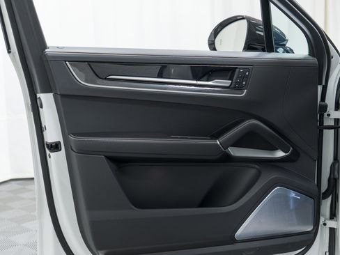 Certified 2024 Porsche Cayenne Turbo image 14