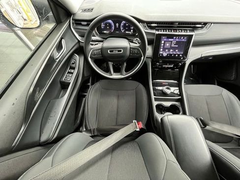 Used 2023 Jeep Grand Cherokee L Laredo image 23