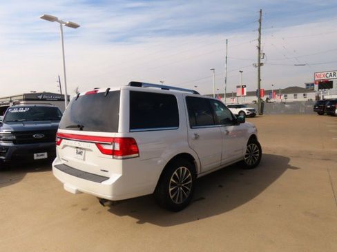 Used 2015 Lincoln Navigator image 12