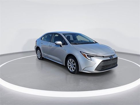 Used 2023 Toyota Corolla LE image 2