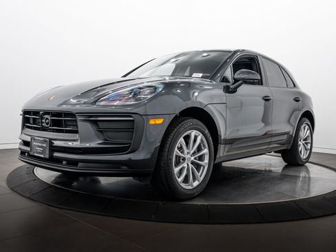 Certified 2026 Porsche Macan AWD/4WD image 1