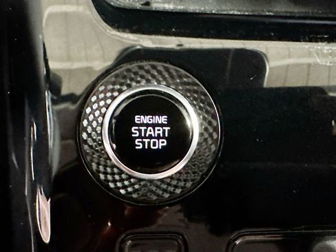 Used 2024 Kia Niro SX image 21