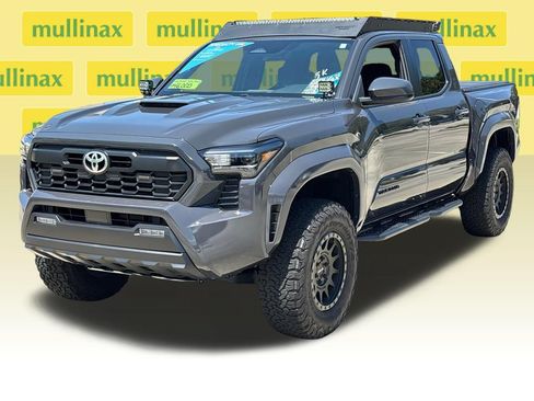 Used 2025 Toyota Tacoma TRD Sport AWD/4WD image 13