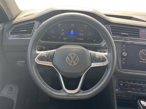 Used 2024 Volkswagen Tiguan SE image 13