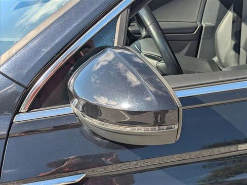 Used 2019 Volkswagen Tiguan SE w/ Panoramic Sunroof Package image 14