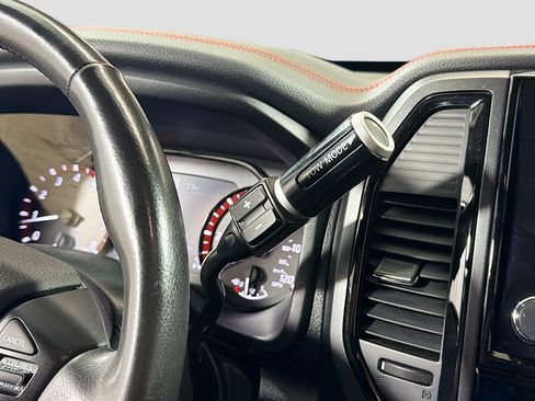 Used 2021 Nissan Titan PRO-4X w/ Pro-4x Convenience Package AWD/4WD image 18