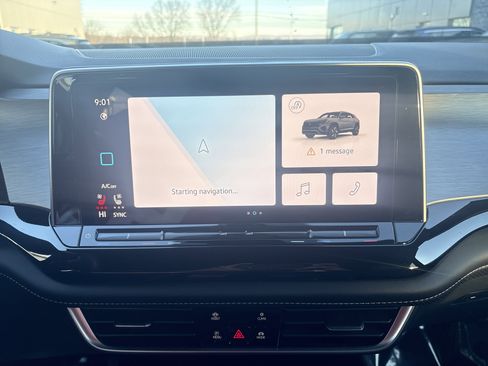 Used 2024 Volkswagen Atlas Cross Sport SE image 23