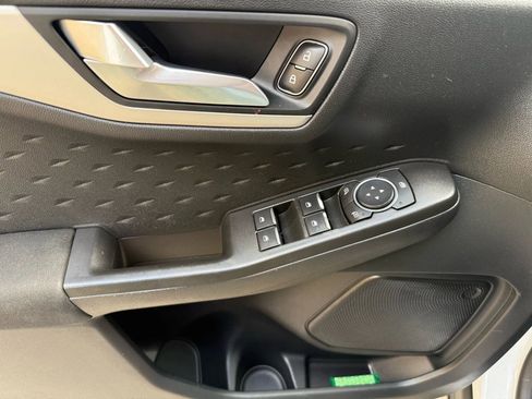 Used 2020 Ford Escape SE image 10