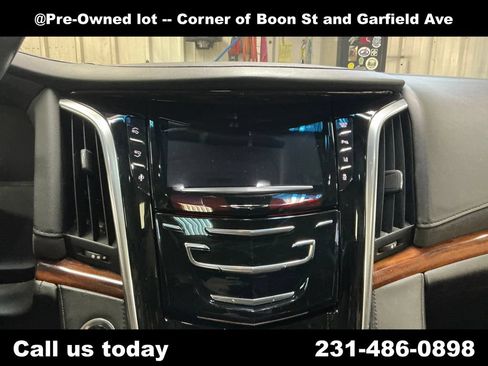 Used 2015 Cadillac Escalade ESV Luxury AWD/4WD image 19