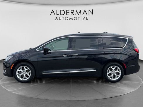 Used 2018 Chrysler Pacifica Touring-L Plus w/ Advanced Safetytec Group FWD image 2