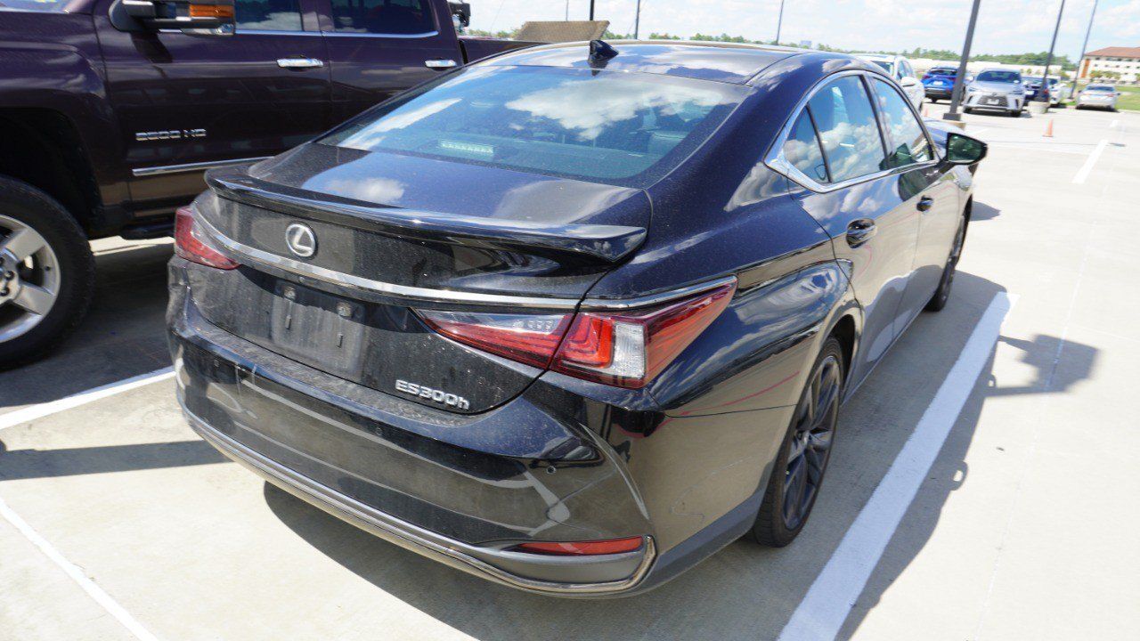 Used 2024 Lexus ES 300h F Sport w/ Accessory Package (Z2) FWD image 6