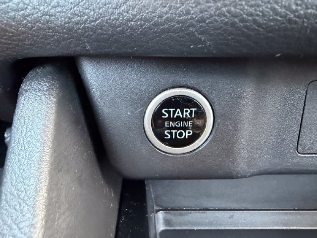 Used 2023 Nissan Rogue SV AWD/4WD image 23