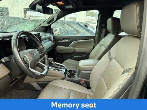 Used 2025 Chevrolet Colorado ZR2 w/ Technology Package AWD/4WD image 14