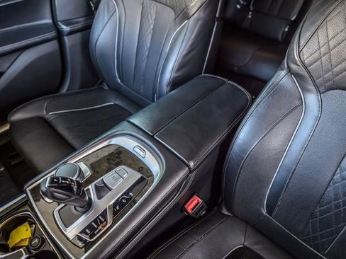Used 2016 BMW 740i image 31