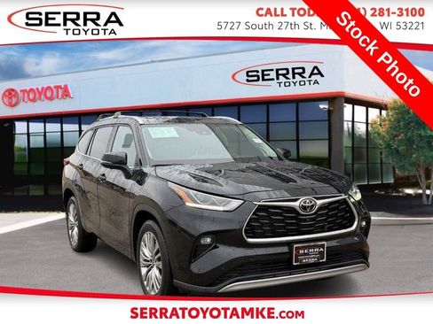 Used 2023 Toyota Highlander Platinum image 1