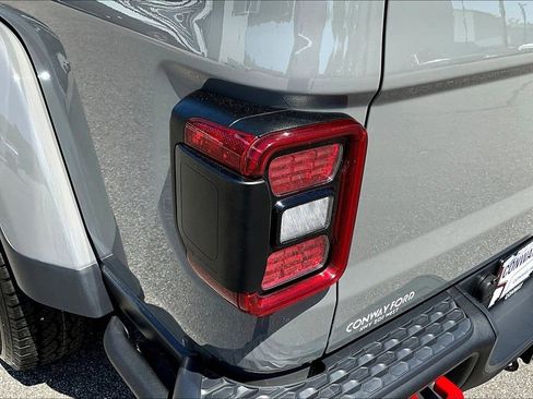 Used 2022 Jeep Gladiator Rubicon w/ LED Lighting Group AWD/4WD image 26