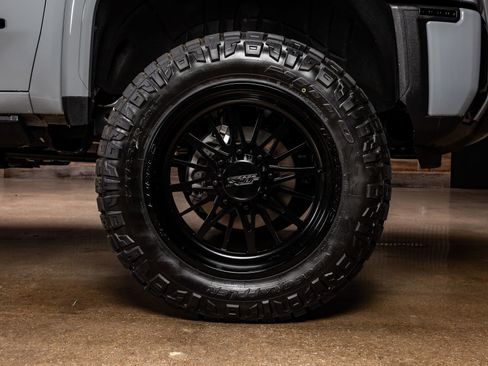 Used 2025 GMC Sierra 2500 AT4 w/ Technology Package image 12