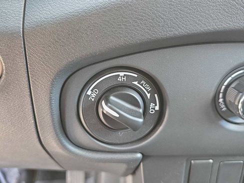 Used 2023 Nissan Frontier SV w/ Midnight Edition Package image 23