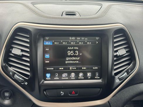 Used 2018 Jeep Cherokee Limited image 24