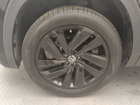 Used 2022 Volkswagen Atlas Cross Sport SE w/ Panoramic Sunroof Package FWD image 31