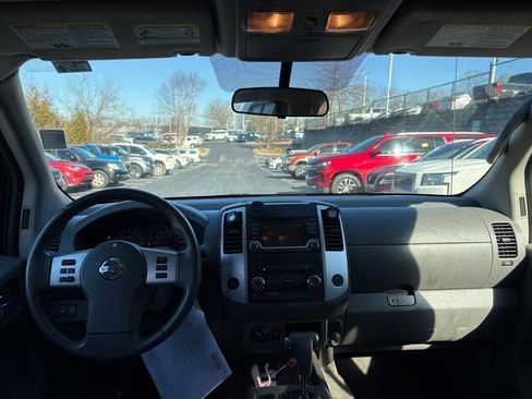 Used 2017 Nissan Frontier SV image 7