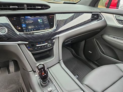 Certified 2025 Cadillac XT6 Premium Luxury w/ LPO, Floor Liner Package FWD image 21