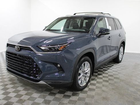 New 2026 Toyota Grand Highlander Platinum image 2