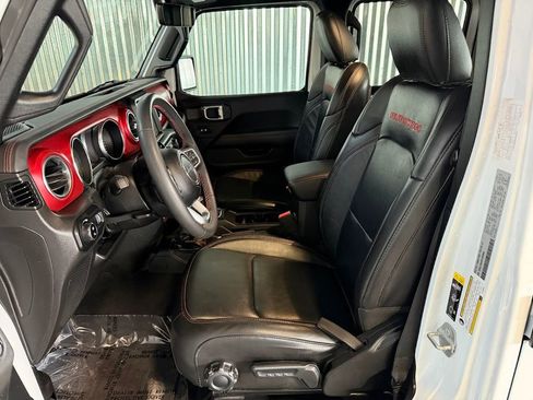 Used 2023 Jeep Gladiator Rubicon w/ Cold Weather Group image 10