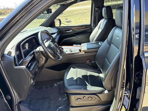 Used 2022 Cadillac Escalade ESV Luxury AWD/4WD image 16