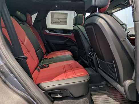 Certified 2025 Porsche Cayenne image 20