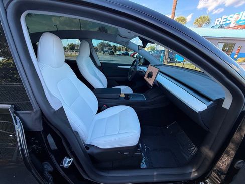 Used 2024 Tesla Model Y Long Range image 31