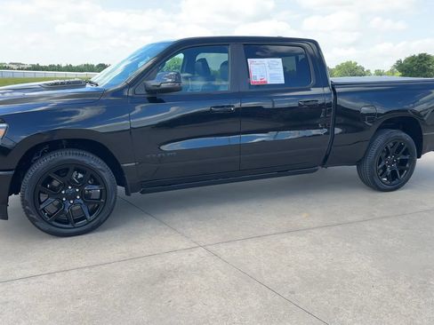 Used 2023 RAM 1500 Laramie AWD/4WD image 4