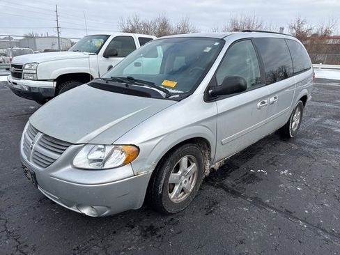 Used 2007 Dodge Grand Caravan SXT image 2