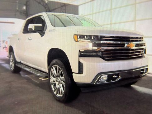 Used 2019 Chevrolet Silverado 1500 High Country w/ Technology Package AWD/4WD image 5