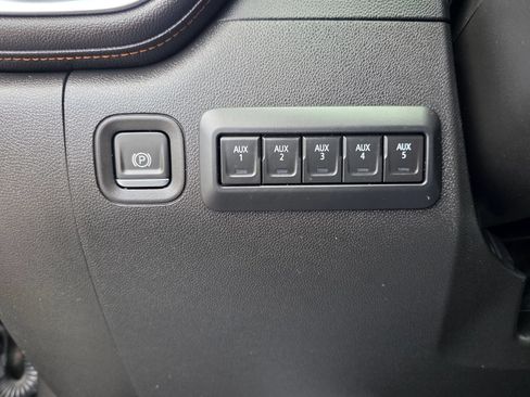 Used 2022 GMC Sierra 2500 AT4 w/ AT4 Preferred Package AWD/4WD image 14