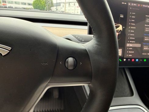 Used 2023 Tesla Model Y Long Range AWD/4WD image 24