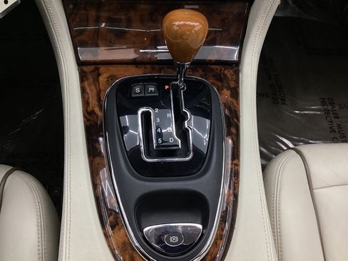 Used 2004 Jaguar XJ8 image 35