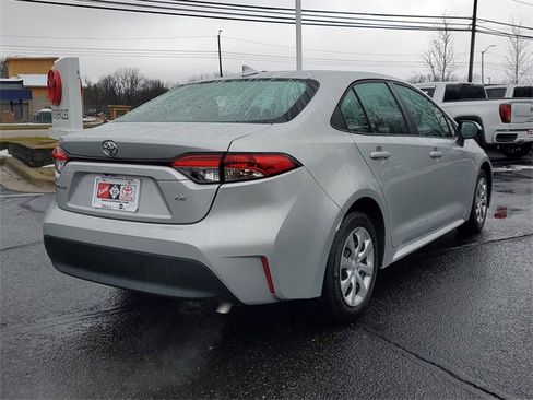 Used 2024 Toyota Corolla LE image 4