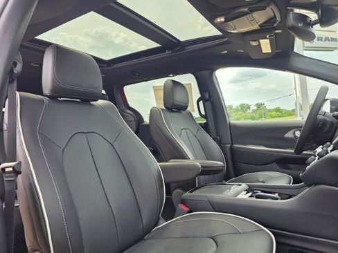 New 2027 Chrysler Pacifica Limited AWD/4WD image 20