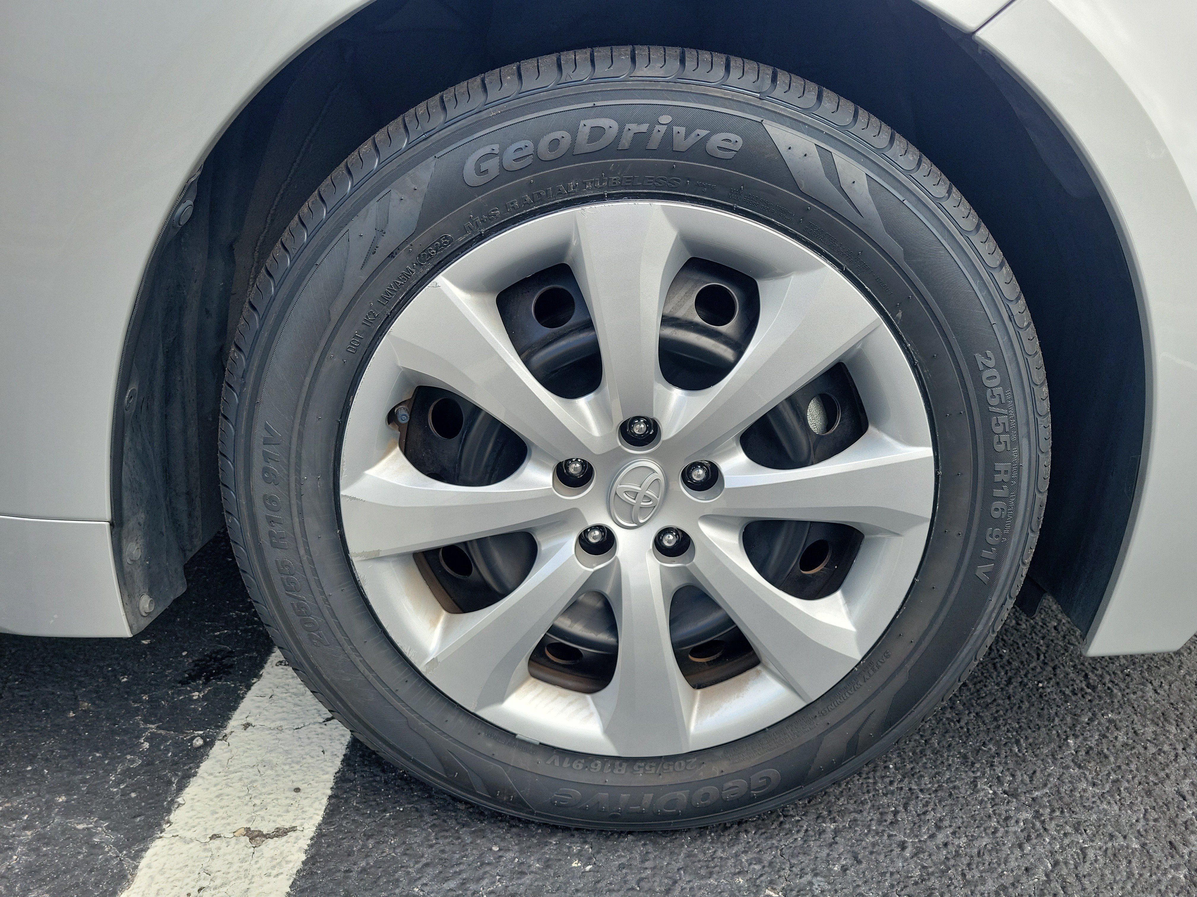 Used 2023 Toyota Corolla LE FWD image 8