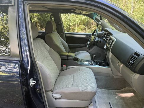 Used 2006 Toyota 4Runner SR5 AWD/4WD image 98