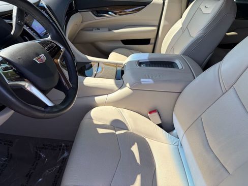 Used 2018 Cadillac Escalade Premium Luxury AWD/4WD image 17