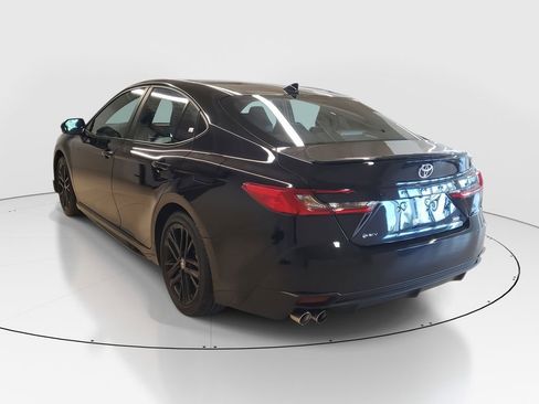 Used 2025 Toyota Camry SE w/ Convenience Package image 5