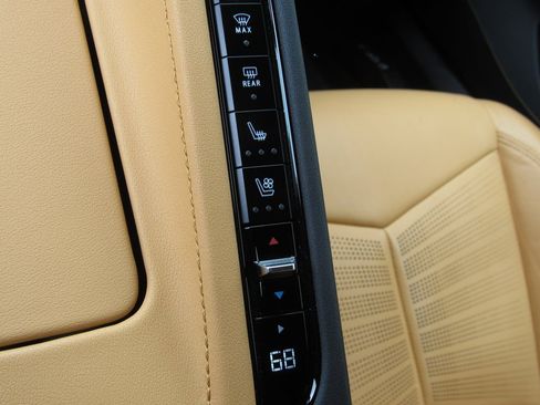 Used 2020 Chevrolet Corvette Stingray Preferred Cpe w/ 2LT Preferred Equipment Group image 28