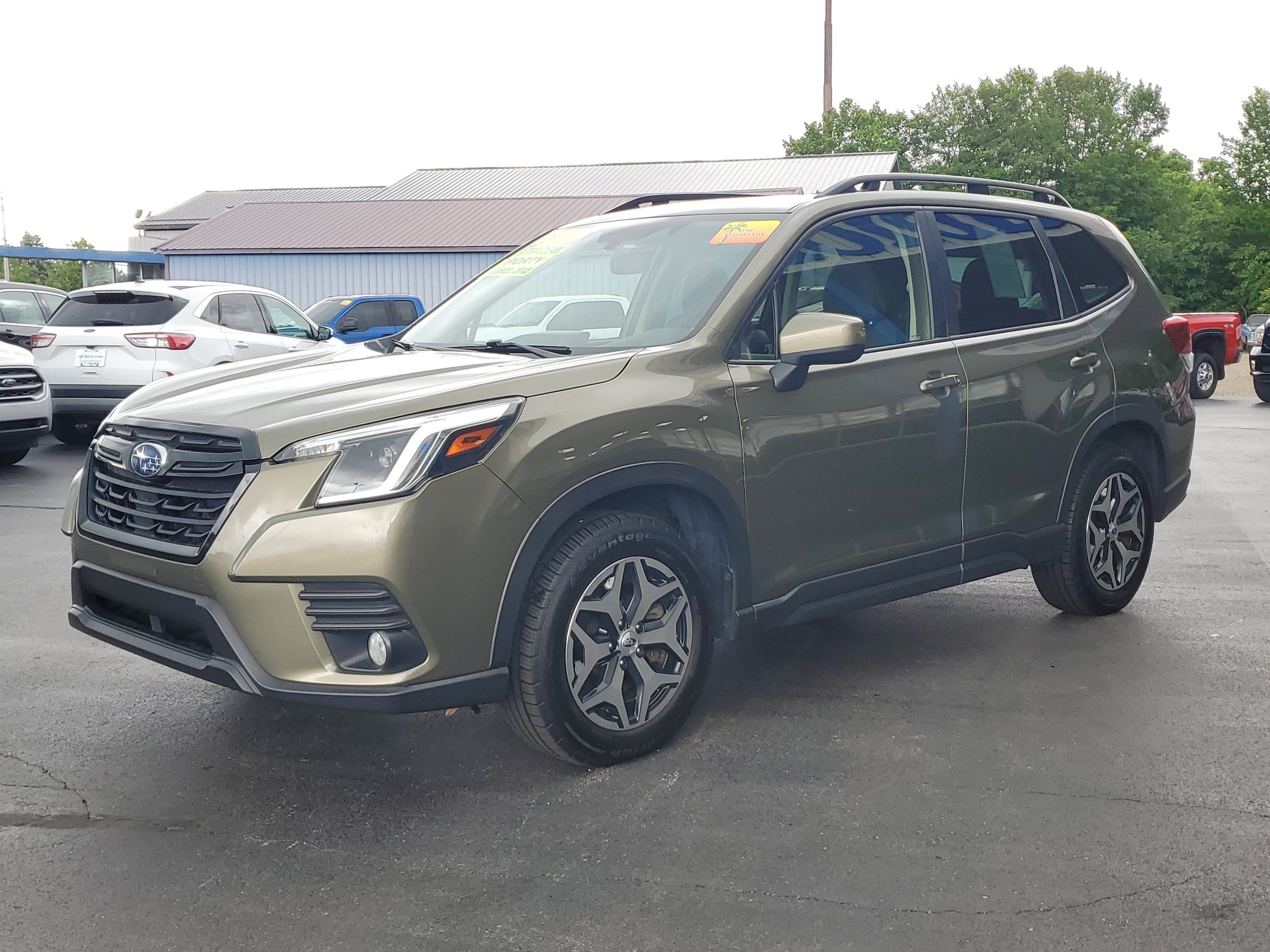 Used 2023 Subaru Forester Premium w/ Popular Package #2 AWD/4WD image 2