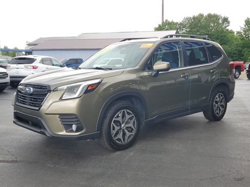 Used 2023 Subaru Forester Premium w/ Popular Package #2 AWD/4WD image 2